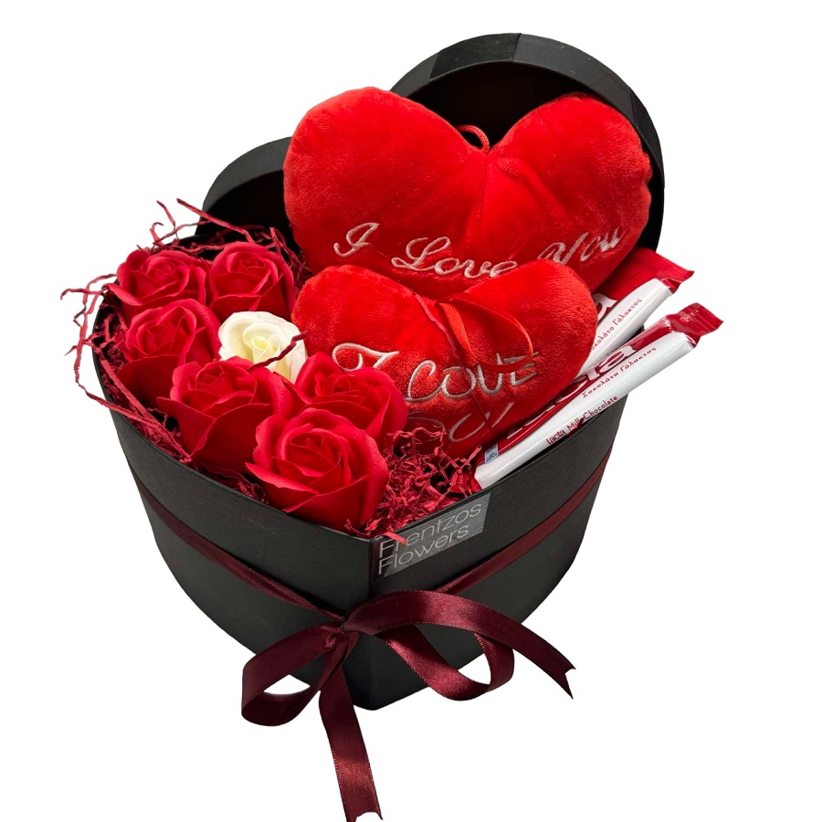 valentines-gift-hearts-with-cholate-in-black-box
